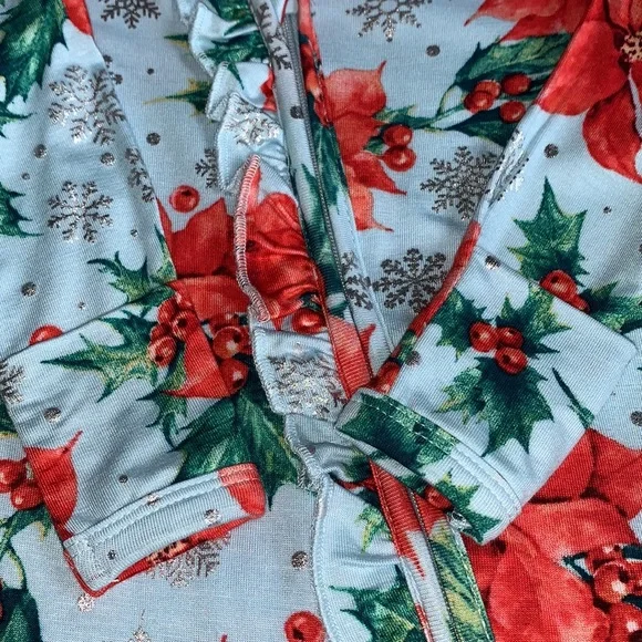 NWT Posh Peanut Winter Lily Ruffled Footie 0-3M Poinsettias - Picture 9 of 9